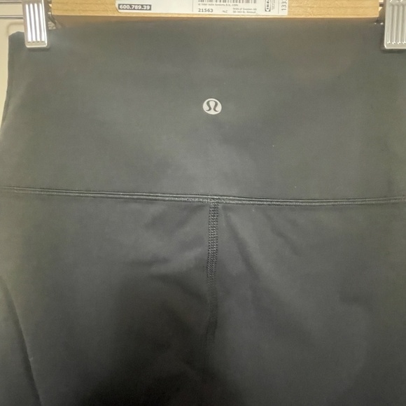 Lululemon High-rise yoga crops - Picture 4 of 4